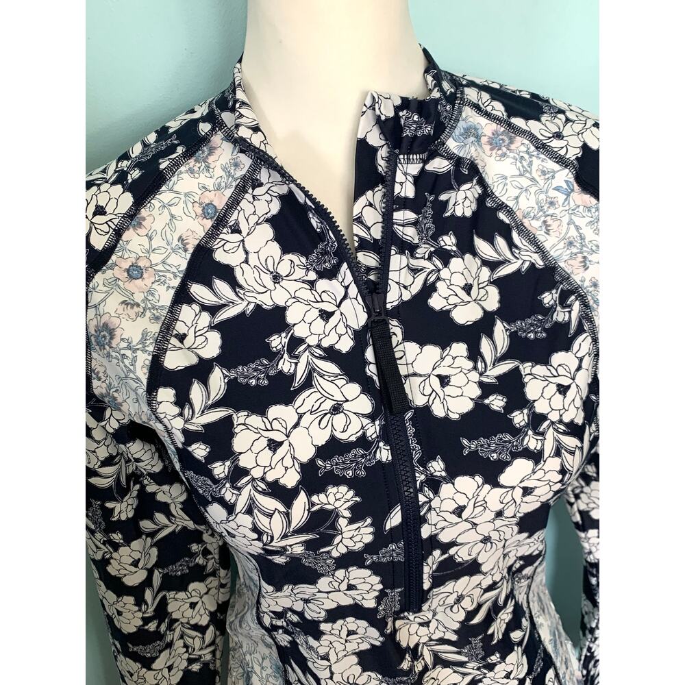 NWT J. Crew Long-sleeve Rash Guard in Mixed Magnolia Floral Size Medium - Picture 4 of 12